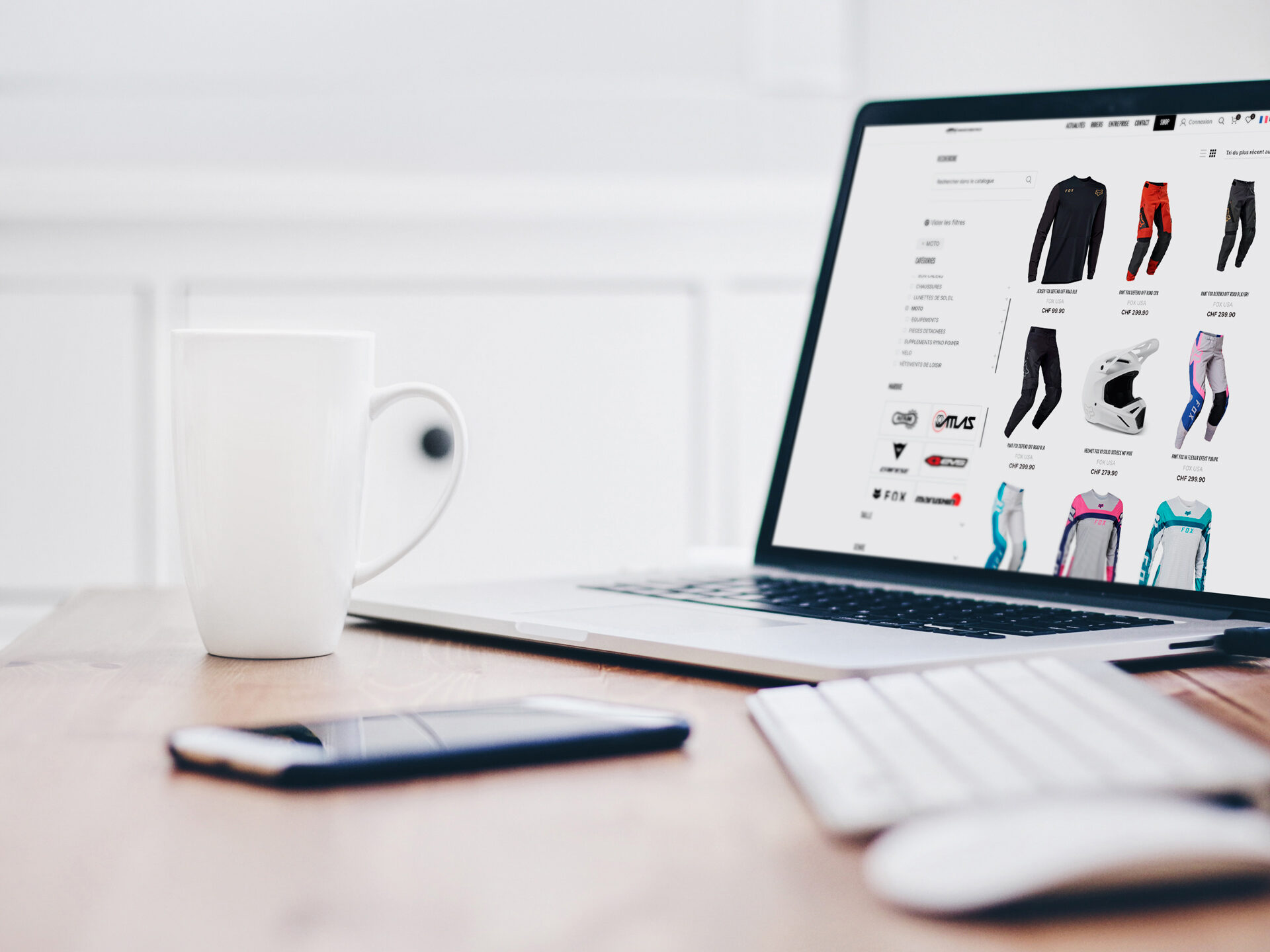 Moto Marketing Mockup Laptop E‑Novision